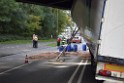 LKW blieb unter Bruecke haengen Koeln Ehrenfeld Innere Kanalstr Hornstr P082